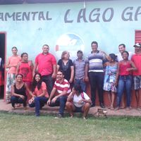 Ney Marinho e Valdemar Onofre com a equipe da escola na Comunidade Lago Grande 