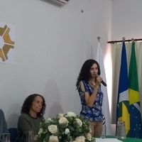 Estudante discursa na abertura da Semana 