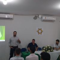 Estudante discursa na abertura da Semana 