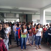 Estudantes participantes da hora cívica