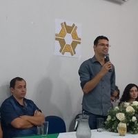 Estudante discursa na abertura da Semana 