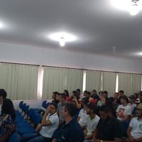 Estudante discursa na abertura da Semana 