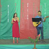 Dupla durante interpretação musical 